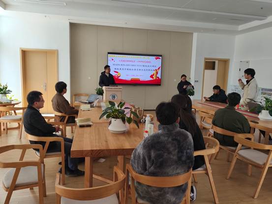 图片包含 室内, 天花板, 桌子, 椅子描述已自动生成